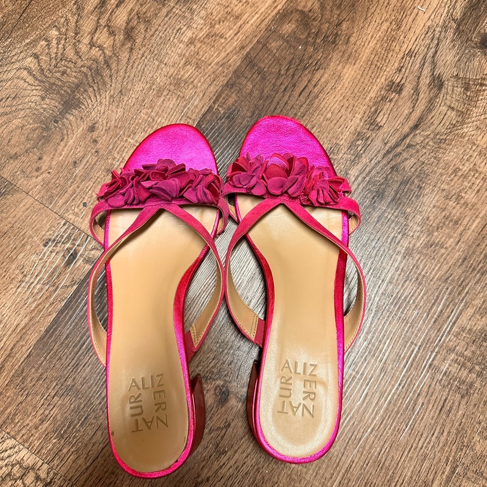 NATURALIZER hot pink sandals